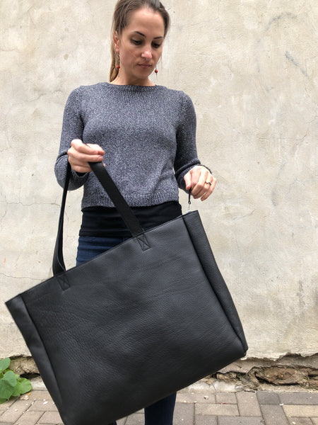 Super XL Classic tote in black leather
