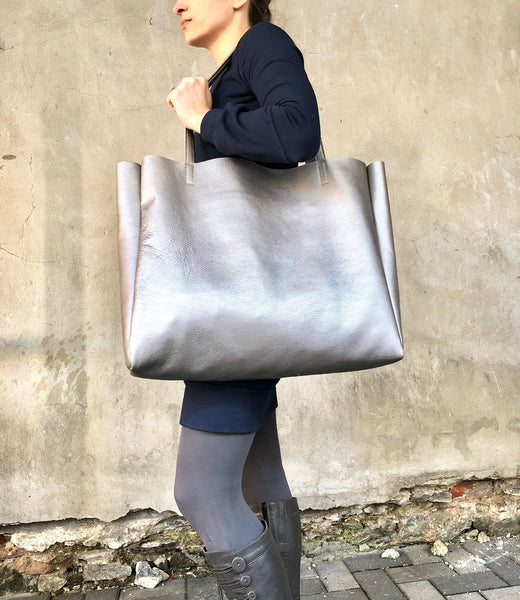 Metallic silver oversized leather bag, Large shopper carryall