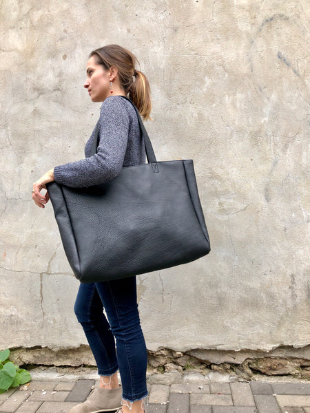 Super XL Classic tote in black leather