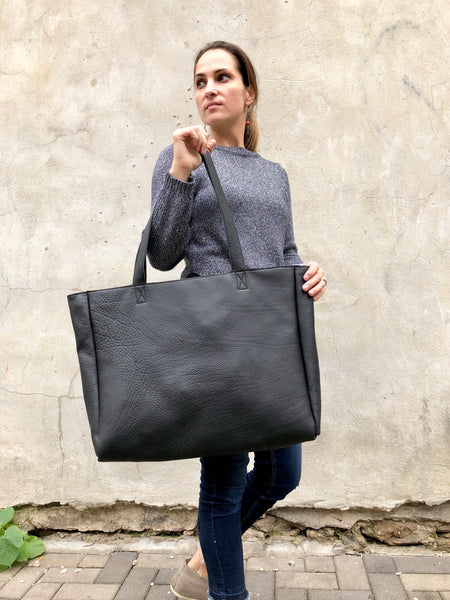 Super XL Classic tote in black leather