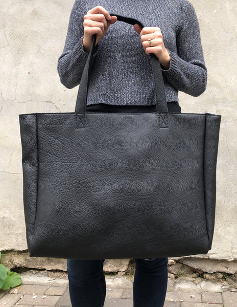 Super XL Classic tote in black leather
