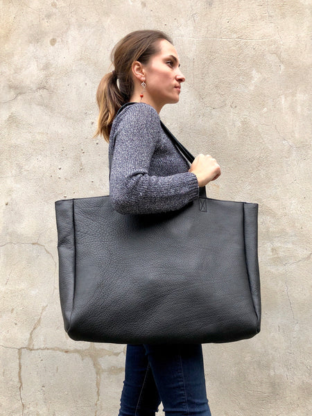 Super XL Classic tote in black leather