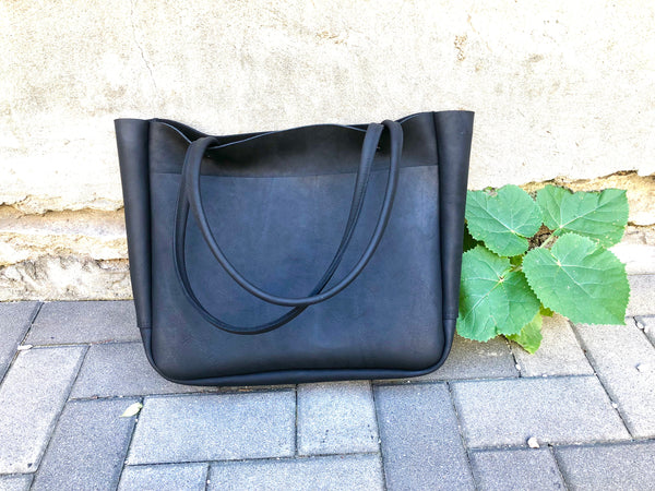 Large leather tote bag with front pocket