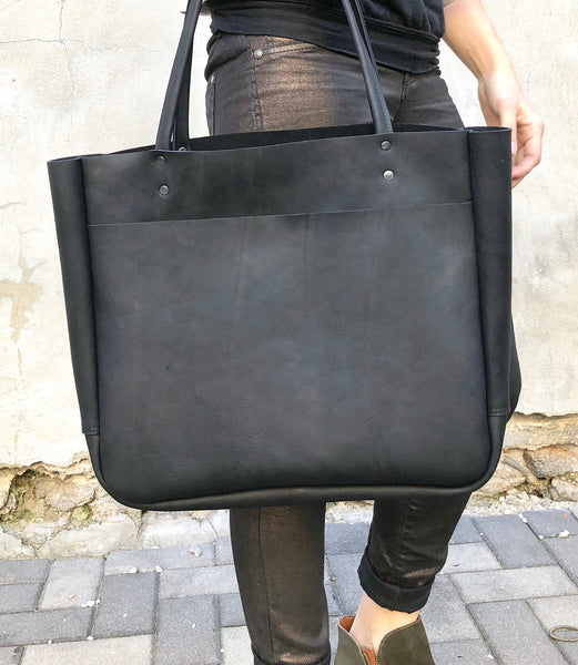 Large leather tote bag with front pocket