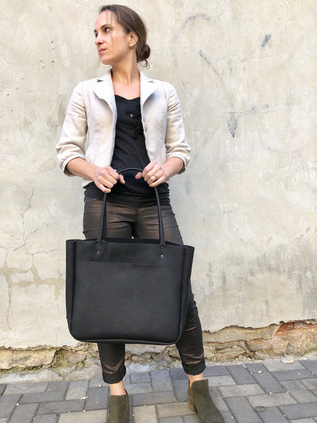 Large leather tote bag with front pocket