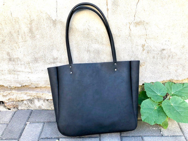 Large leather tote bag with front pocket