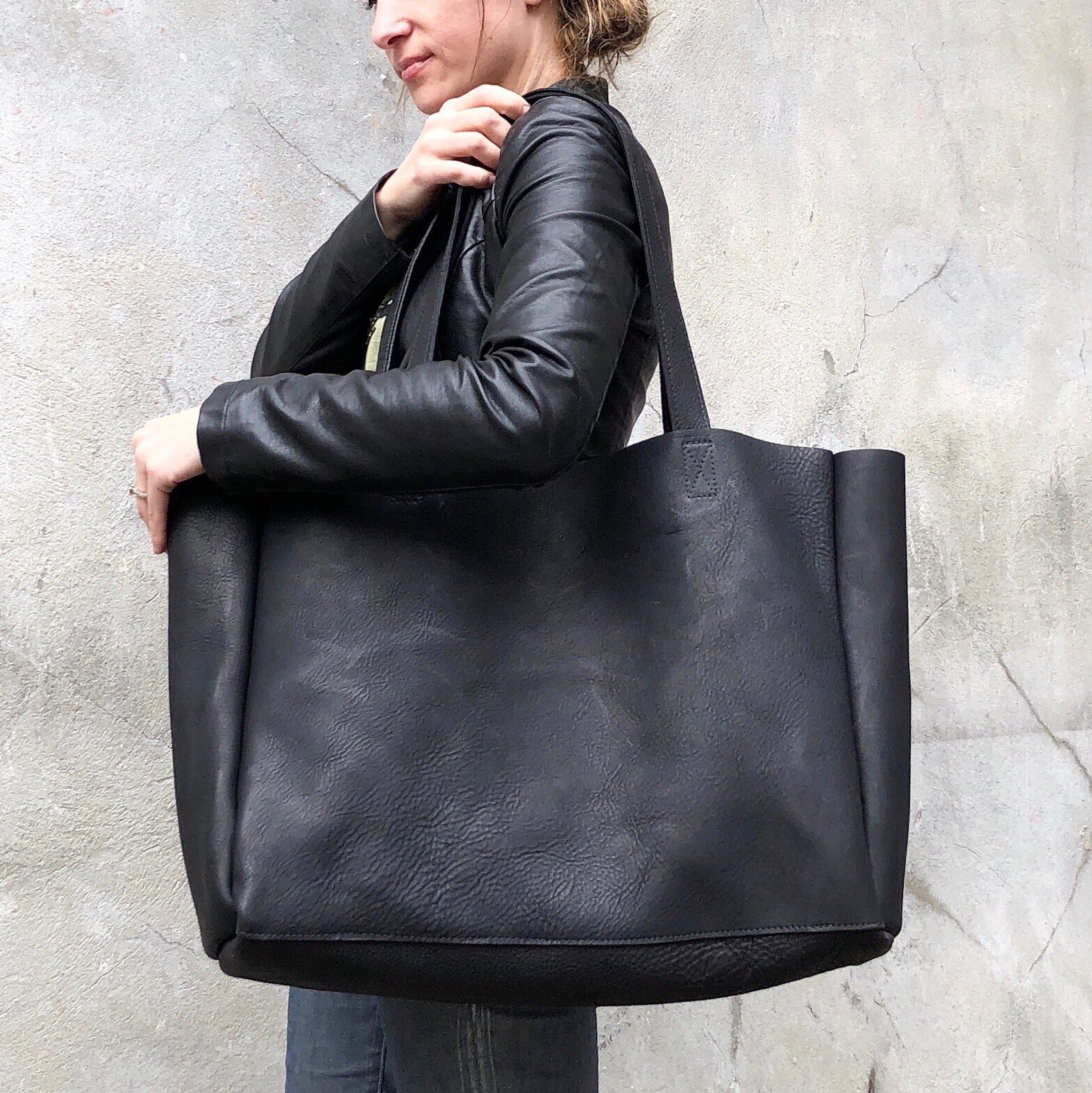 Black leather high quality tote